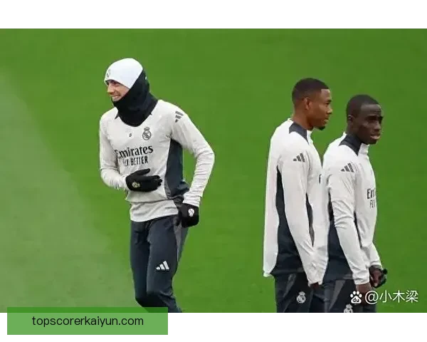 门迪与阿拉巴接班人选引争议发酵，皇马左路未来人选引关注